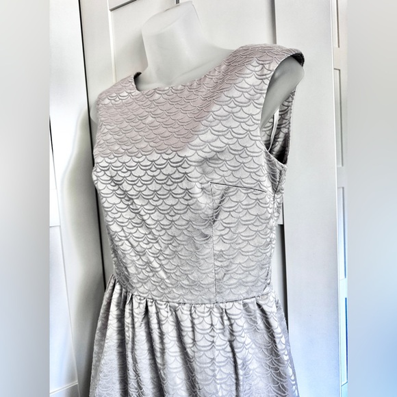 H&M Silver A-Line Dress Mermaid Tail Scallop Stitching Size 8 - Picture 2 of 14